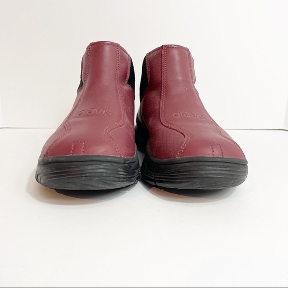 Women’s Red Gravis hiking shoe - Picture 3 of 7